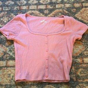 hollister button up pink tee (buttons do not open)